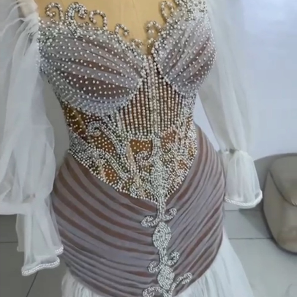 Couture Wedding Robe. Never worn - Picture 5 of 6